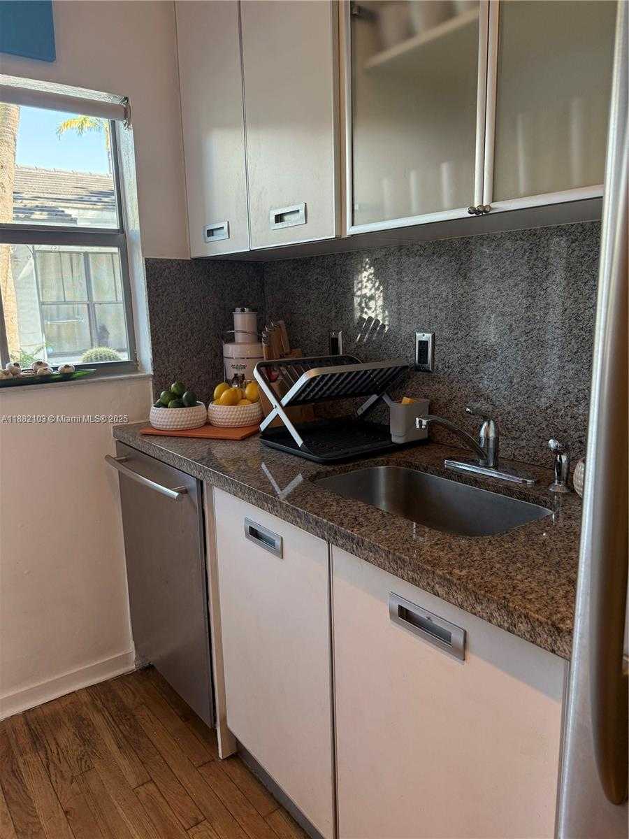 Small Image of 1600 MICHIGAN AVE #1, Miami Beach Number 9