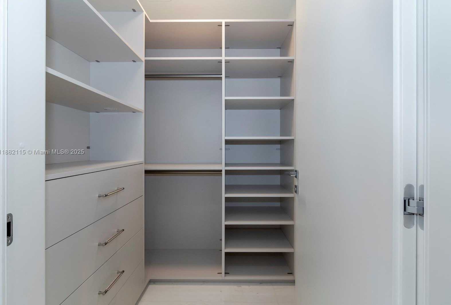 Small Image of 300 BISCAYNE BLVD WAY #3503, Miami Number 33