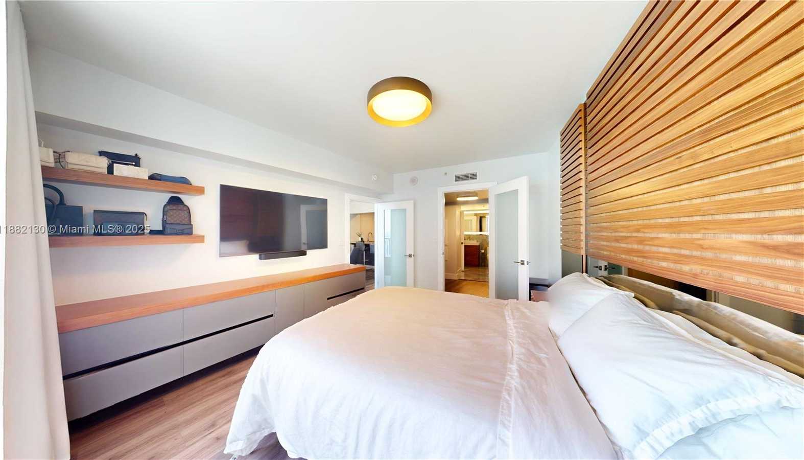 Small Image of 1750 NORTH BAYSHORE DR #2803, Miami Number 19