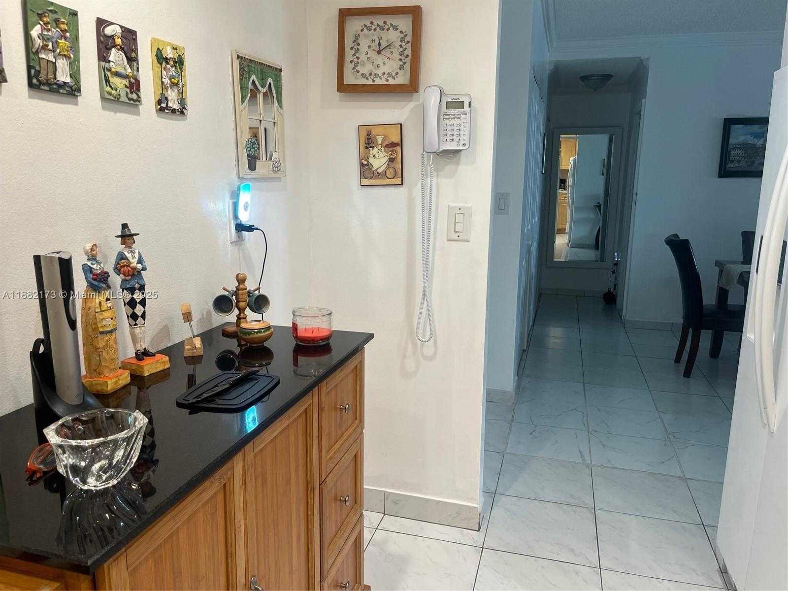 Small Image of 300 BAYVIEW DR #1109, Sunny Isles Beach Number 10