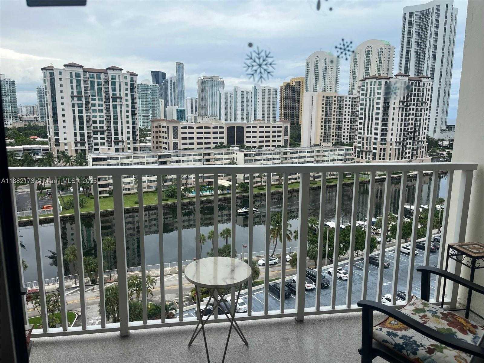 Small Image of 300 BAYVIEW DR #1109, Sunny Isles Beach Number 4