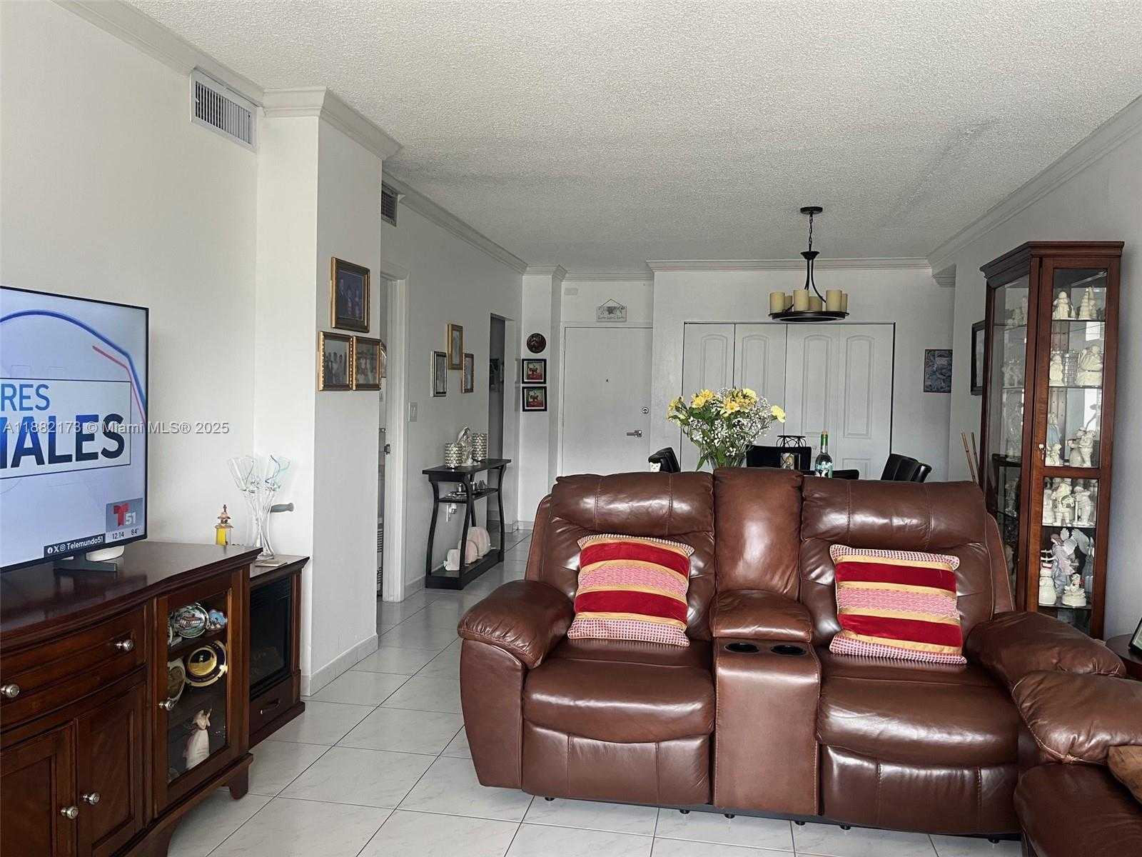 Small Image of 300 BAYVIEW DR #1109, Sunny Isles Beach Number 6