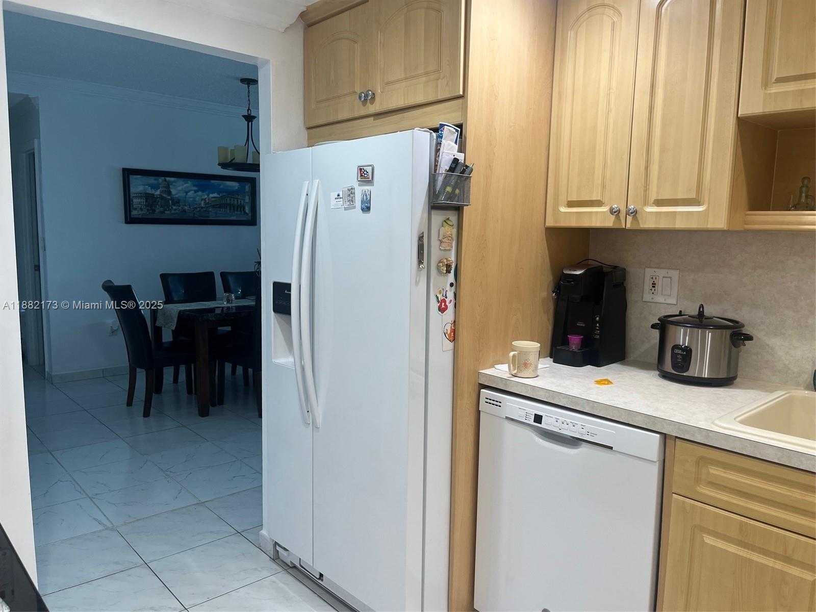 Small Image of 300 BAYVIEW DR #1109, Sunny Isles Beach Number 8
