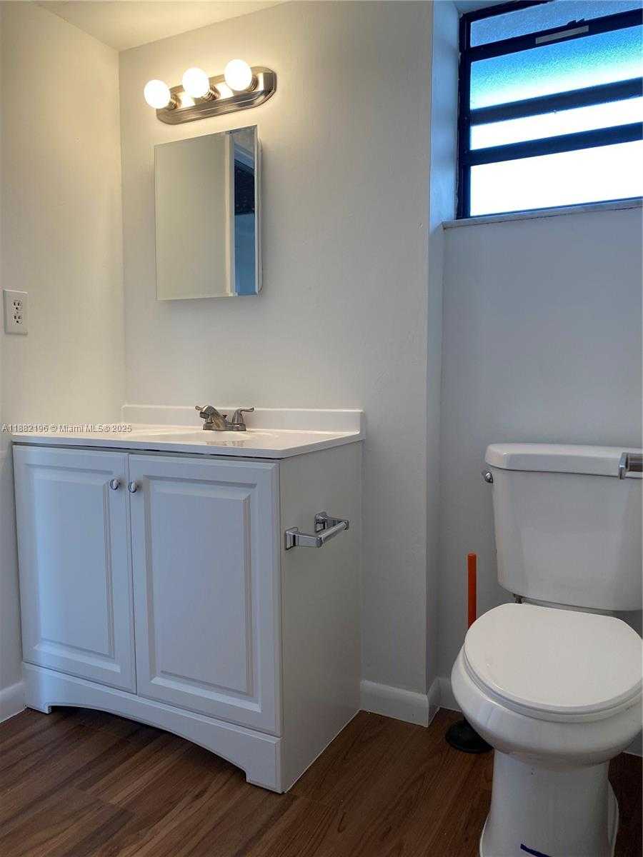 Small Image of 1100 COLONY POINT CIR #518, Pembroke Pines Number 14