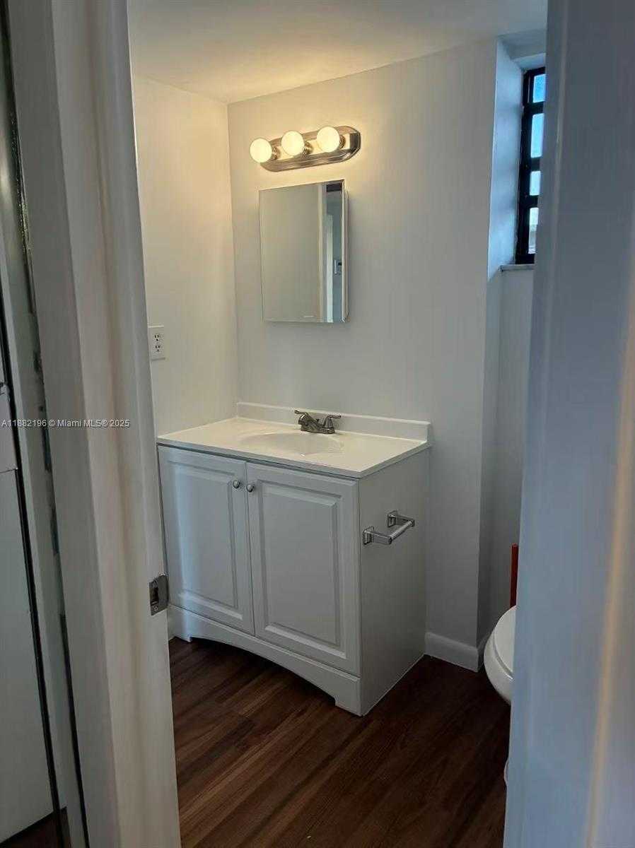 Small Image of 1100 COLONY POINT CIR #518, Pembroke Pines Number 15