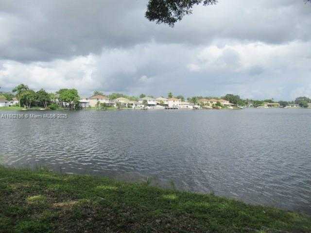 Small Image of 1100 COLONY POINT CIR #518, Pembroke Pines Number 28