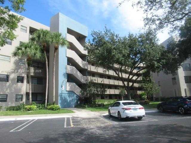 Small Image of 1100 COLONY POINT CIR #518, Pembroke Pines Number 49