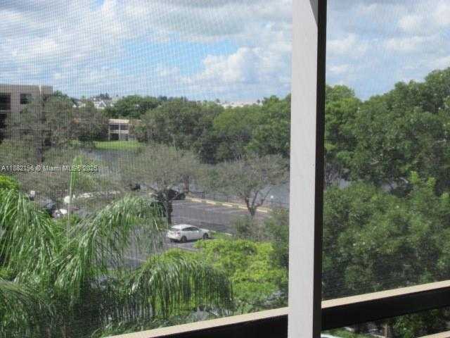 Small Image of 1100 COLONY POINT CIR #518, Pembroke Pines Number 52
