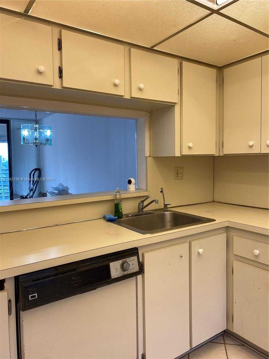 Small Image of 1100 COLONY POINT CIR #518, Pembroke Pines Number 62