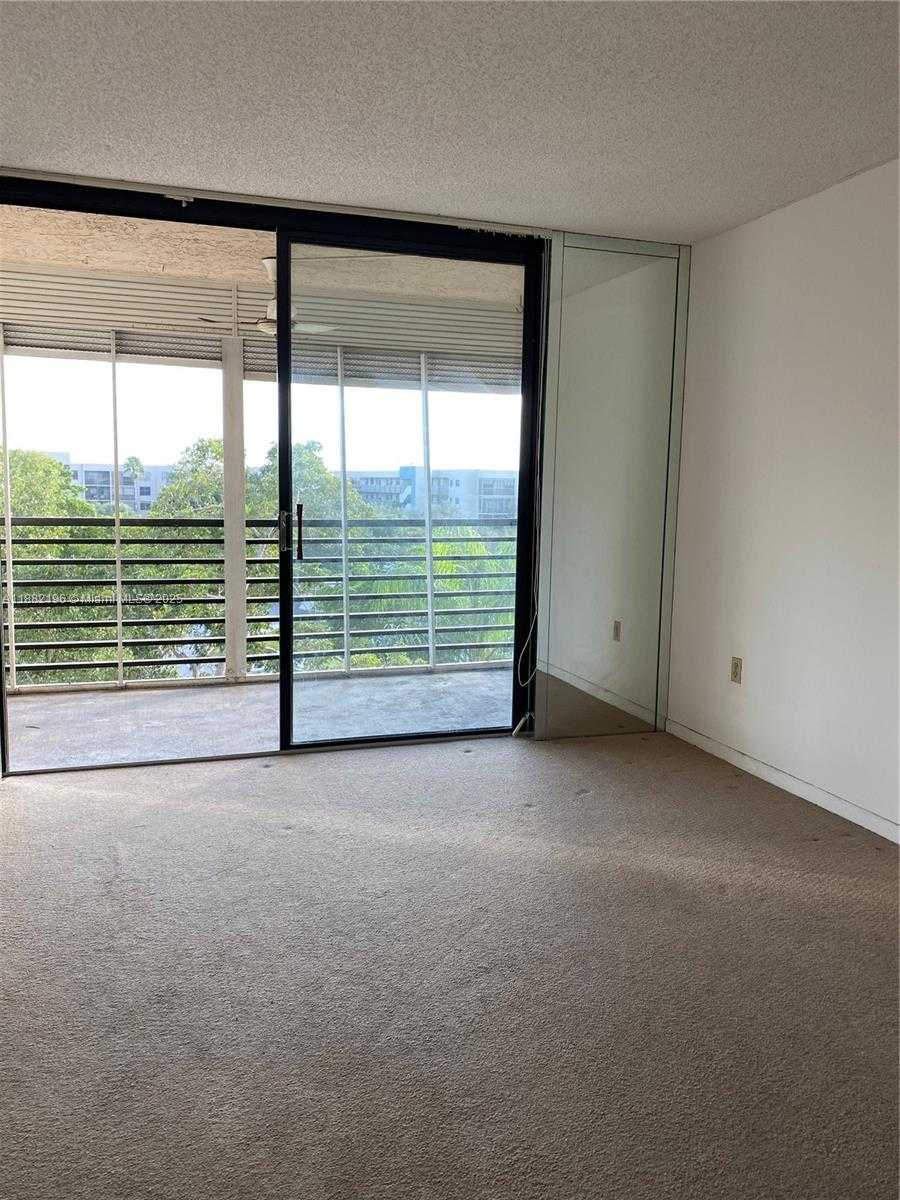 Small Image of 1100 COLONY POINT CIR #518, Pembroke Pines Number 64