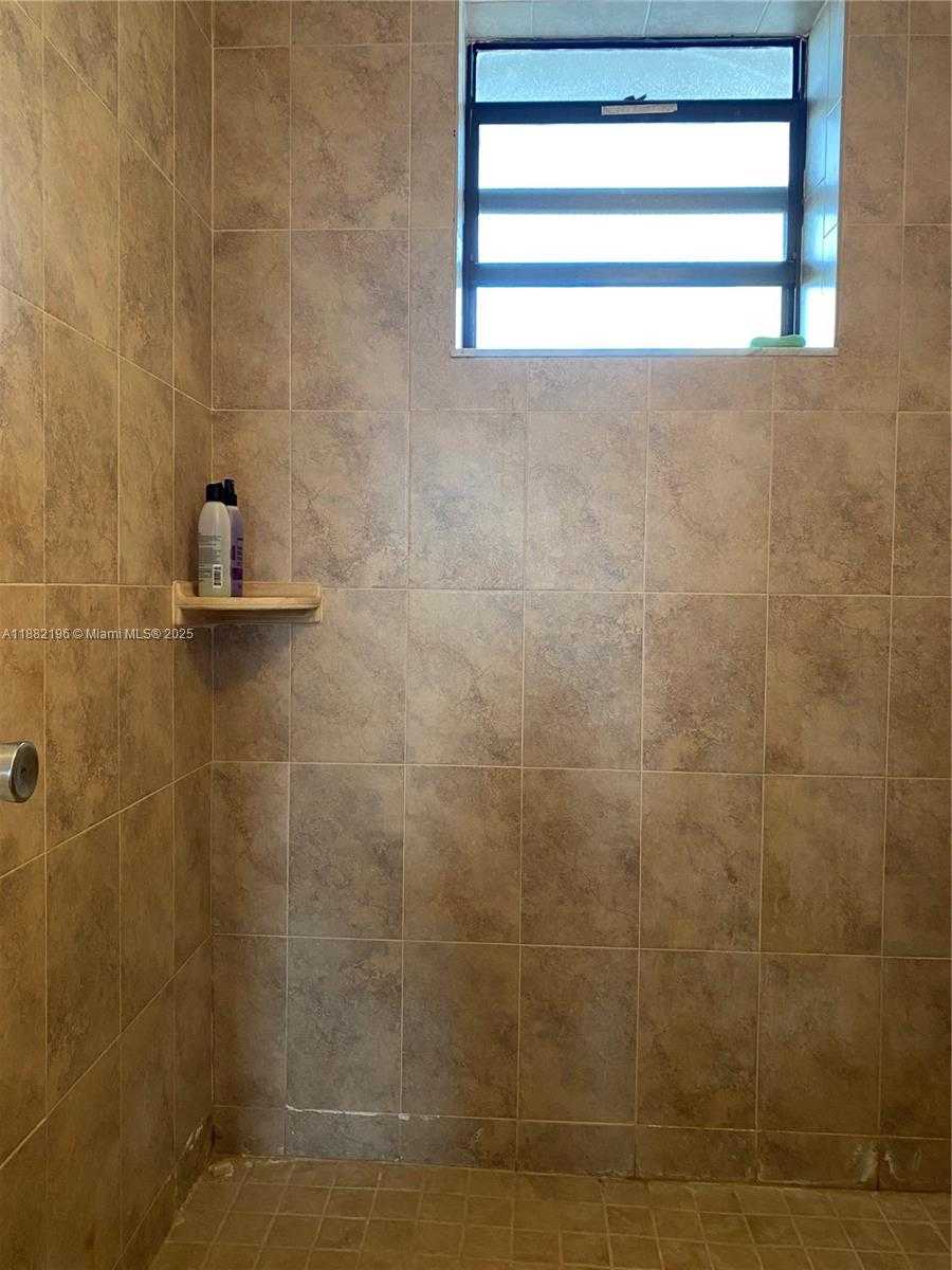 Small Image of 1100 COLONY POINT CIR #518, Pembroke Pines Number 66