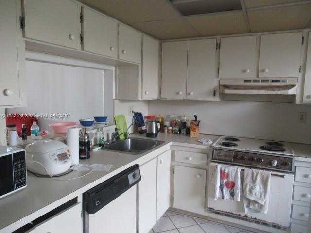 Small Image of 1100 COLONY POINT CIR #518, Pembroke Pines Number 73