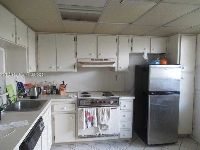 Small Image of 1100 COLONY POINT CIR #518, Pembroke Pines Number 74