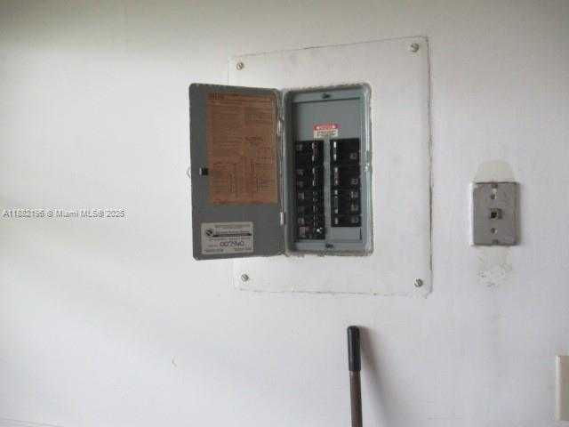 Small Image of 1100 COLONY POINT CIR #518, Pembroke Pines Number 76