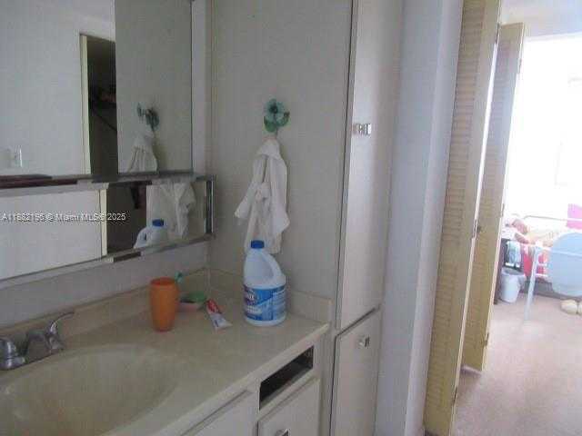 Small Image of 1100 COLONY POINT CIR #518, Pembroke Pines Number 81