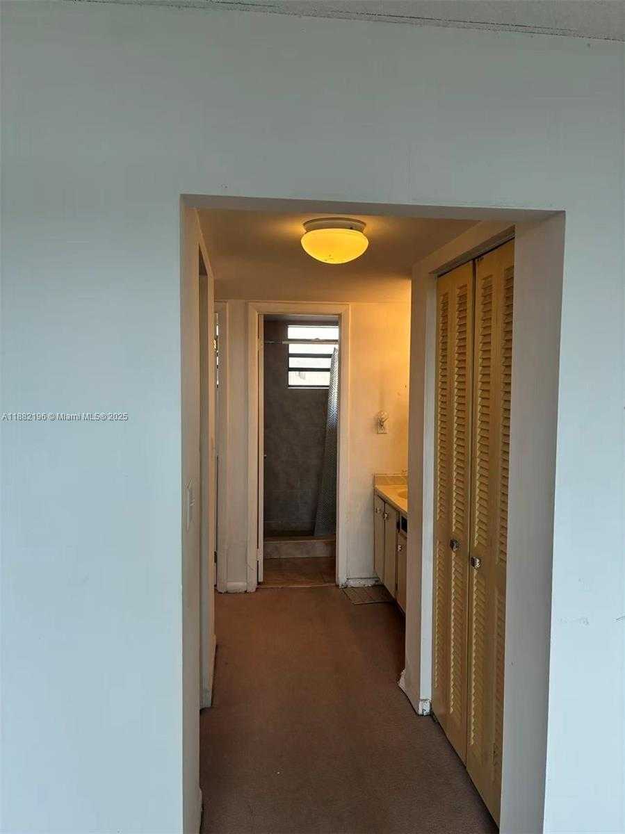 Small Image of 1100 COLONY POINT CIR #518, Pembroke Pines Number 9