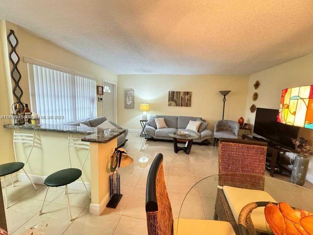 Small Image of 5300 WASHINGTON ST #I208, Hollywood Number 2