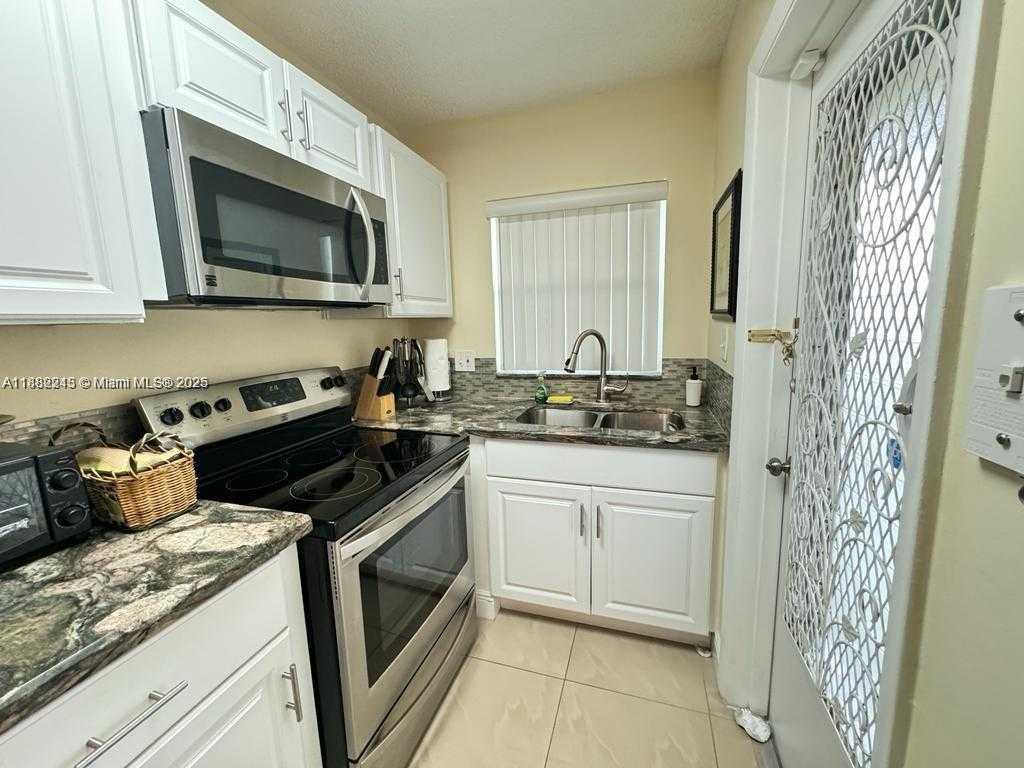 Small Image of 5300 WASHINGTON ST #I208, Hollywood Number 5