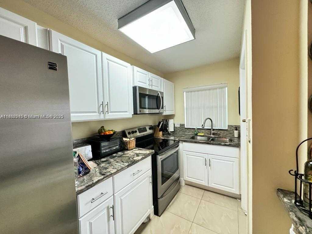 Small Image of 5300 WASHINGTON ST #I208, Hollywood Number 6