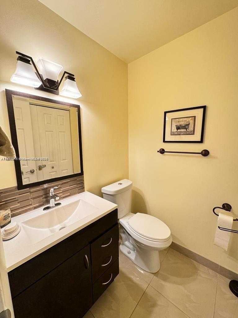 Small Image of 5300 WASHINGTON ST #I208, Hollywood Number 8