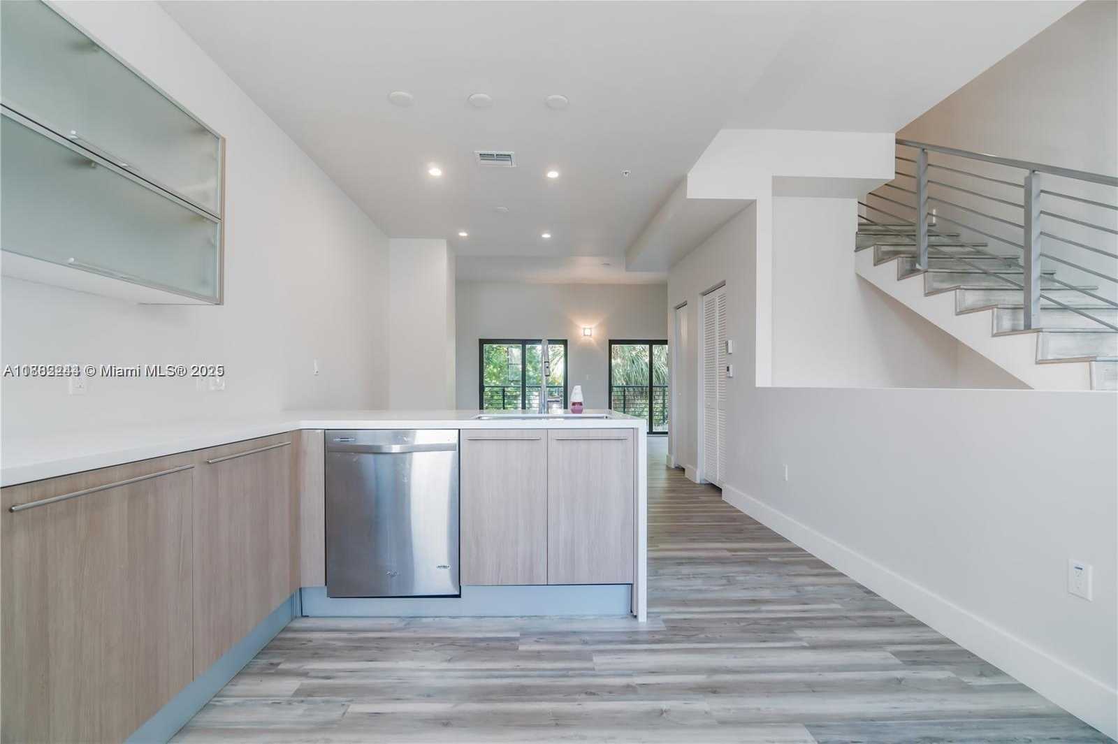 Small Image of 532 SOUTH EAST 1ST CIR, Pompano Beach Number 10