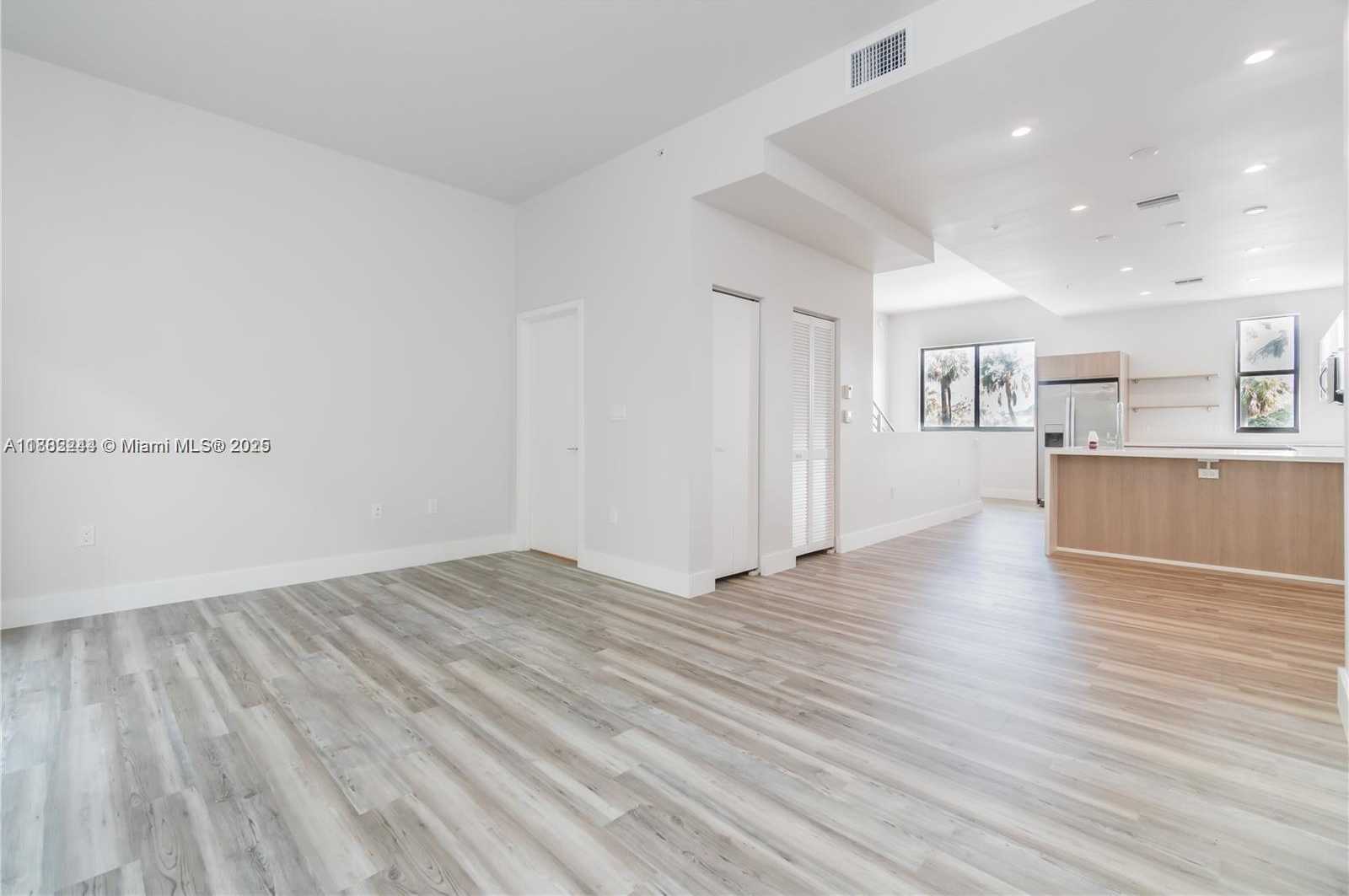 Small Image of 532 SOUTH EAST 1ST CIR, Pompano Beach Number 11