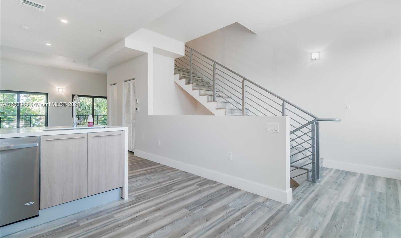 Small Image of 532 SOUTH EAST 1ST CIR, Pompano Beach Number 12