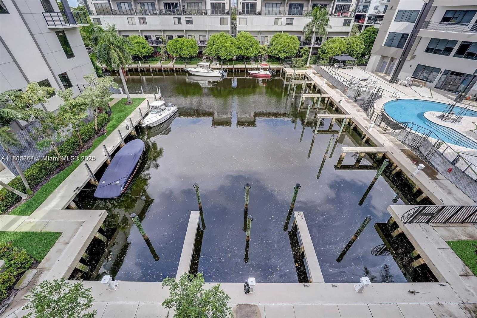 Small Image of 532 SOUTH EAST 1ST CIR, Pompano Beach Number 2