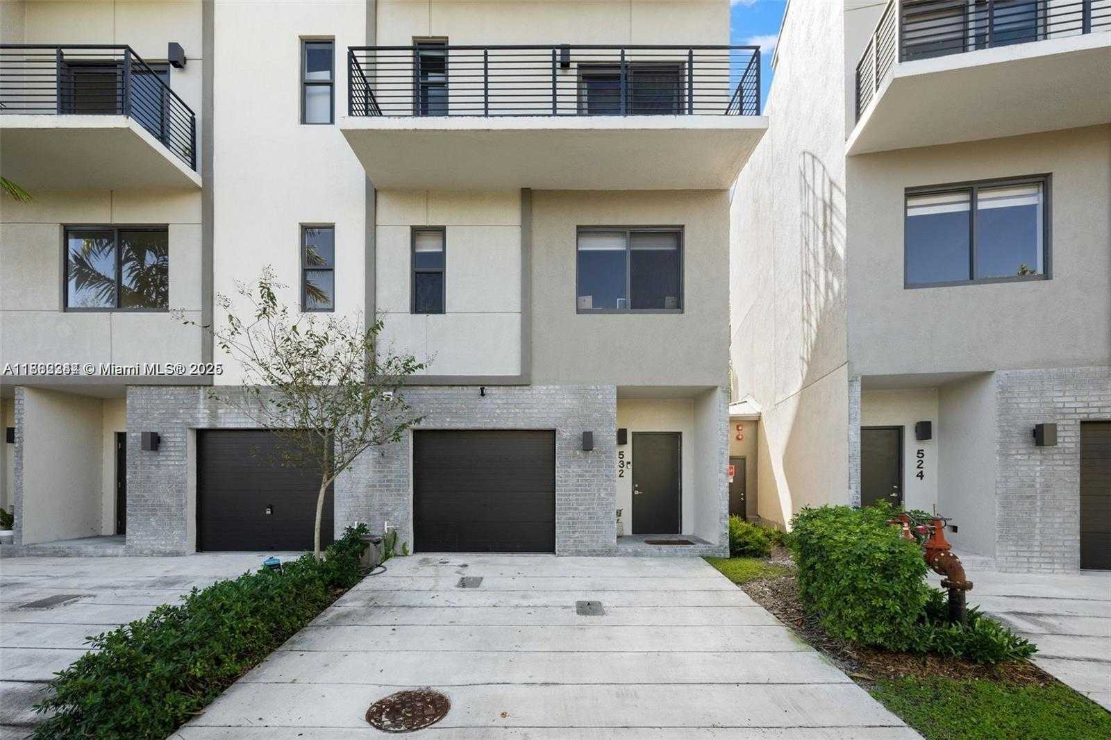 Small Image of 532 SOUTH EAST 1ST CIR, Pompano Beach Number 4