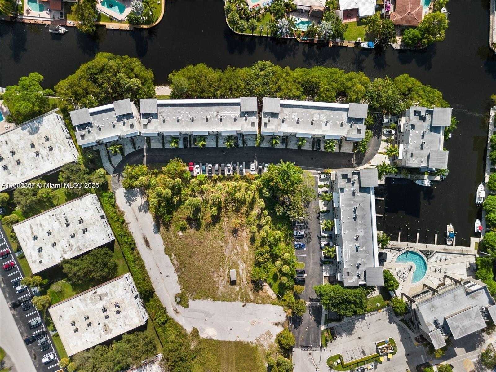 Small Image of 532 SOUTH EAST 1ST CIR, Pompano Beach Number 61