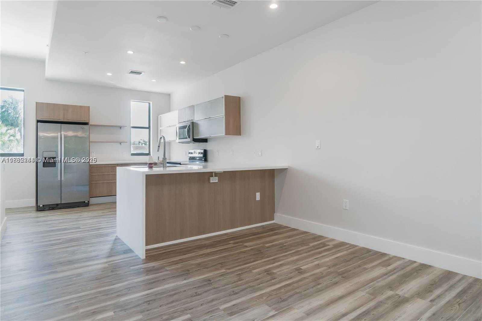 Small Image of 532 SOUTH EAST 1ST CIR, Pompano Beach Number 9