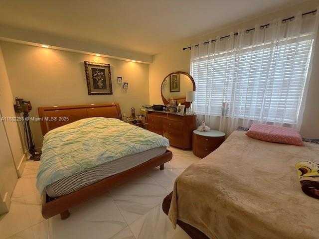 Small Image of 401 GOLDEN ISLES DR #415, Hallandale Beach Number 13