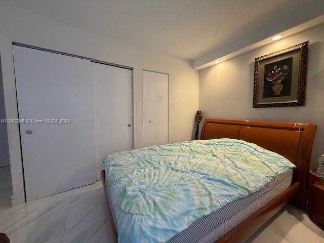 Small Image of 401 GOLDEN ISLES DR #415, Hallandale Beach Number 14
