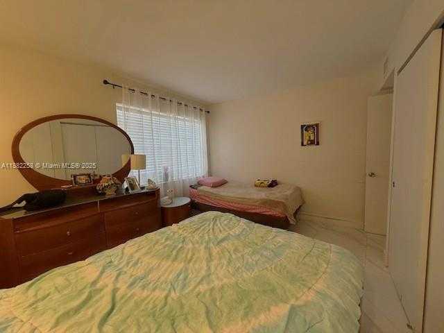 Small Image of 401 GOLDEN ISLES DR #415, Hallandale Beach Number 15