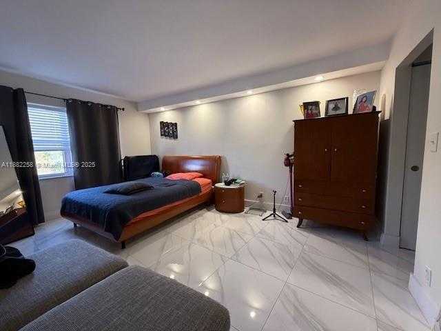 Small Image of 401 GOLDEN ISLES DR #415, Hallandale Beach Number 16