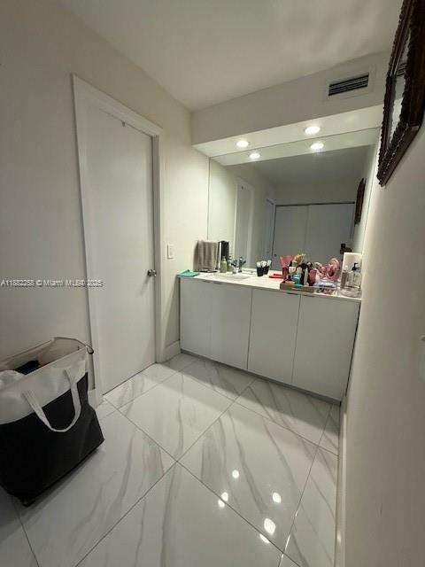 Small Image of 401 GOLDEN ISLES DR #415, Hallandale Beach Number 19