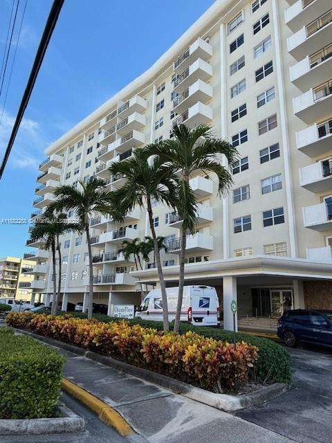 Small Image of 401 GOLDEN ISLES DR #415, Hallandale Beach Number 34