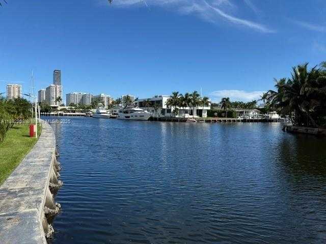 Small Image of 401 GOLDEN ISLES DR #415, Hallandale Beach Number 35
