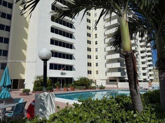 Small Image of 401 GOLDEN ISLES DR #415, Hallandale Beach Number 36