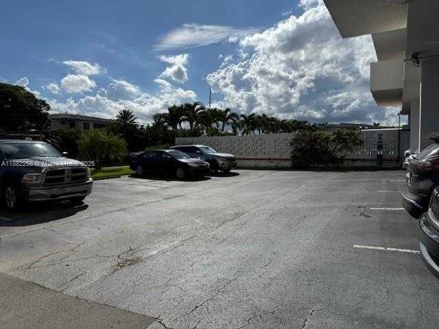 Small Image of 401 GOLDEN ISLES DR #415, Hallandale Beach Number 39