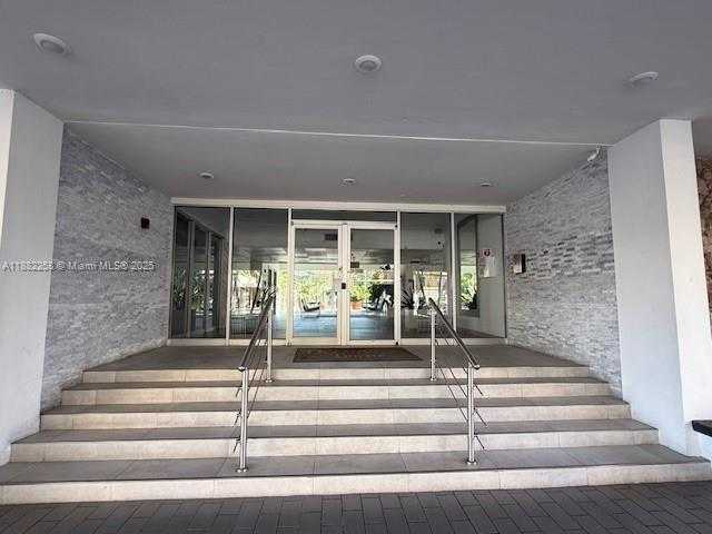 Small Image of 401 GOLDEN ISLES DR #415, Hallandale Beach Number 41
