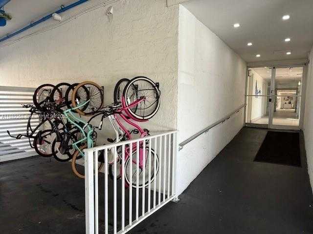 Small Image of 401 GOLDEN ISLES DR #415, Hallandale Beach Number 42
