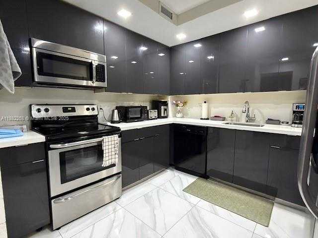 Small Image of 401 GOLDEN ISLES DR #415, Hallandale Beach Number 6