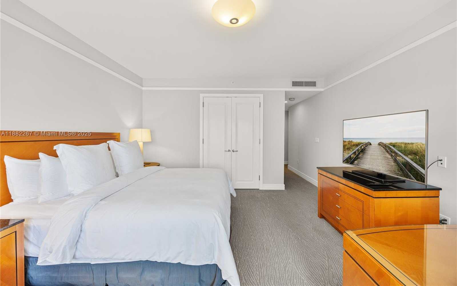 Small Image of 1435 BRICKELL AVE #3203, Miami Number 16