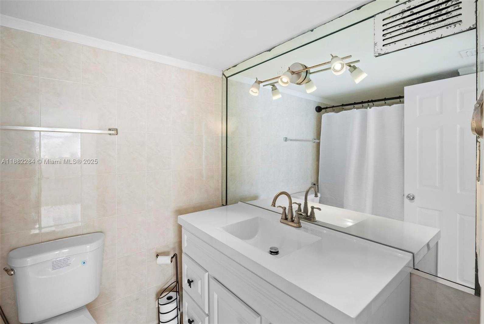 Small Image of 18061 BISCAYNE BLVD #1701, Aventura Number 26