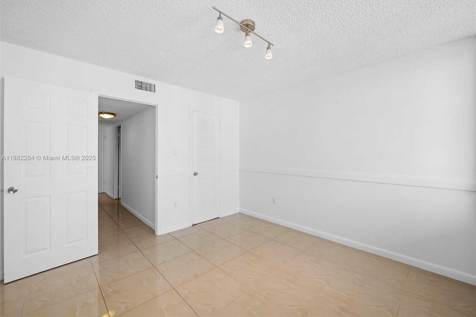 Small Image of 18061 BISCAYNE BLVD #1701, Aventura Number 30