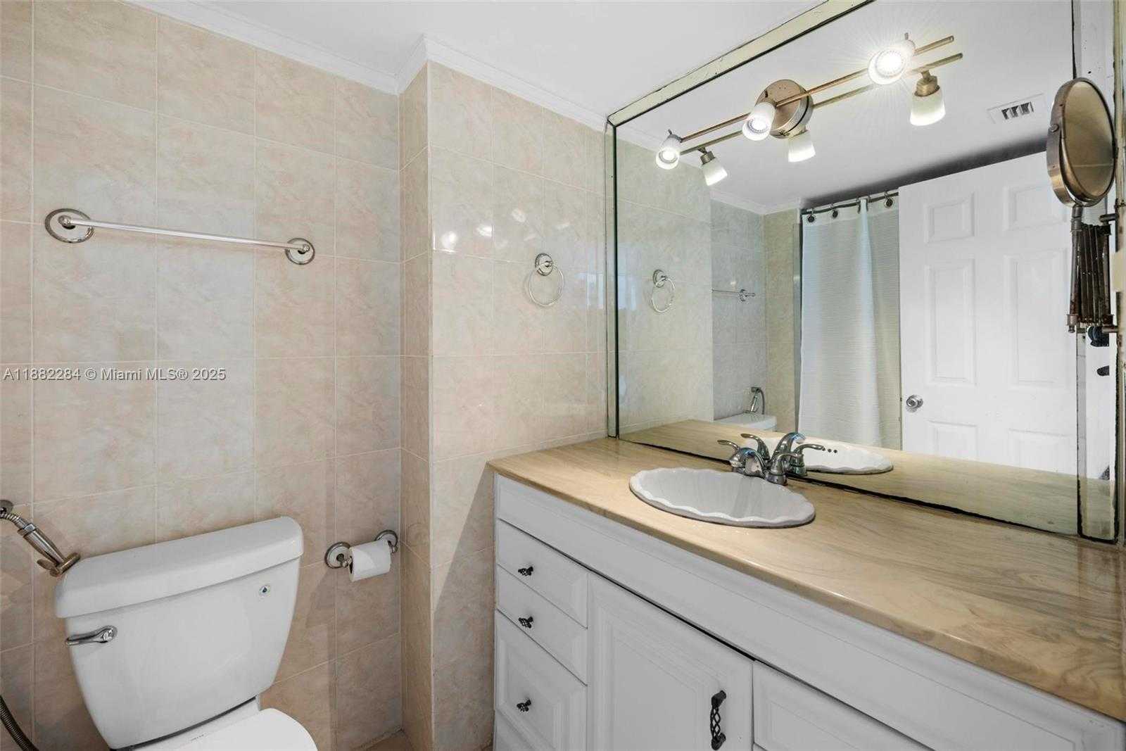 Small Image of 18061 BISCAYNE BLVD #1701, Aventura Number 32