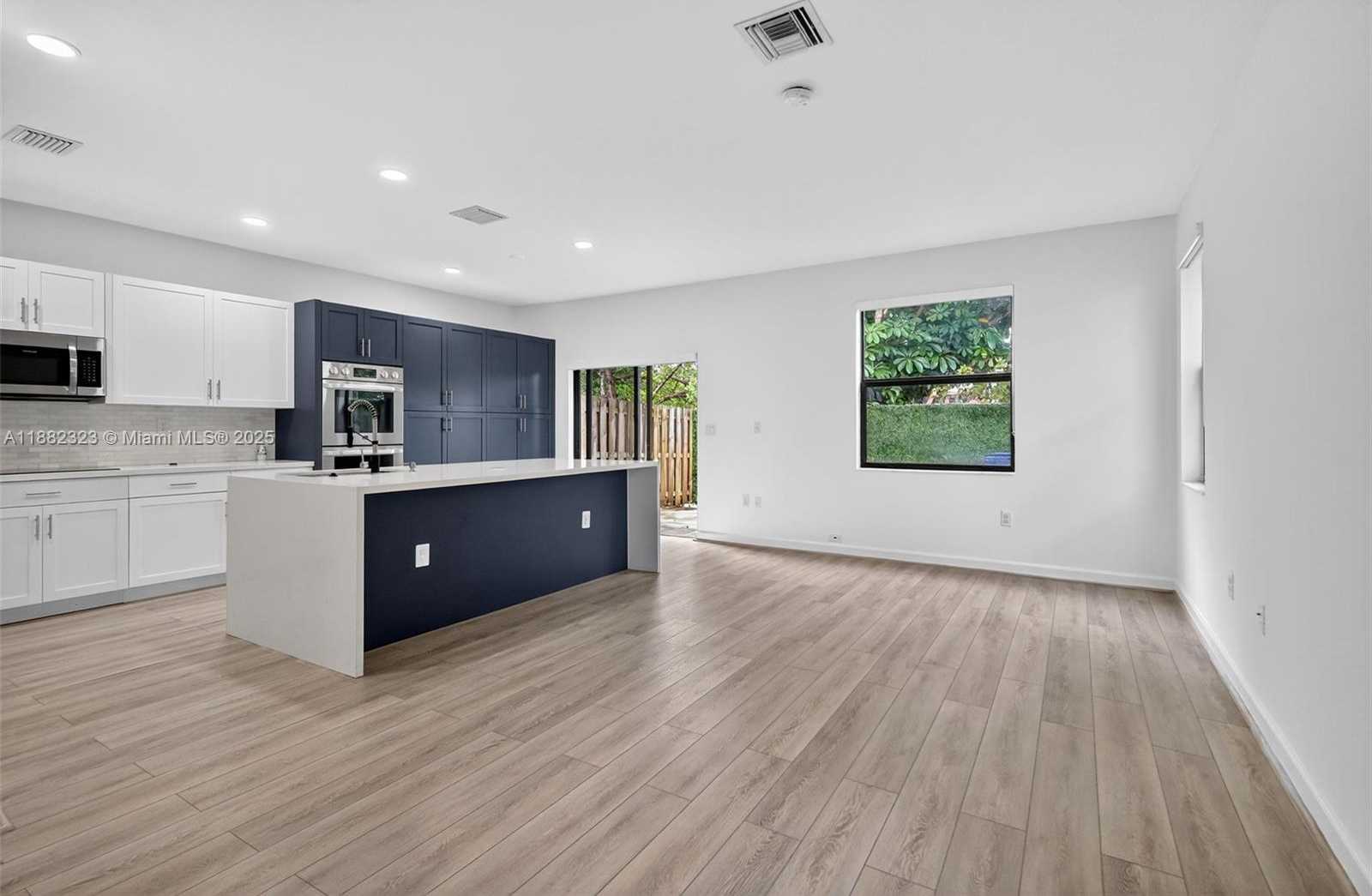 Small Image of 21372 NORTH EAST 2ND CT, Miami Number 14