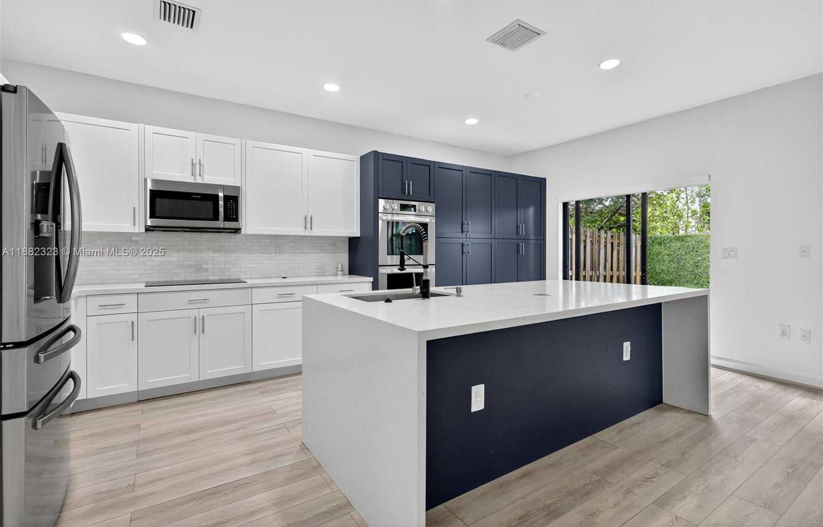 Small Image of 21372 NORTH EAST 2ND CT, Miami Number 15
