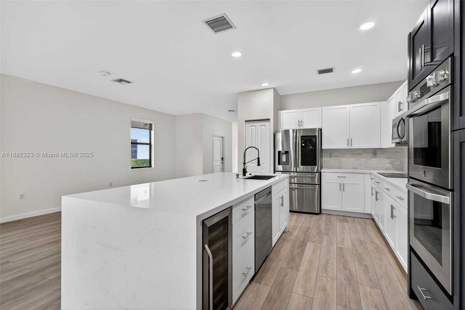 Small Image of 21372 NORTH EAST 2ND CT, Miami Number 16